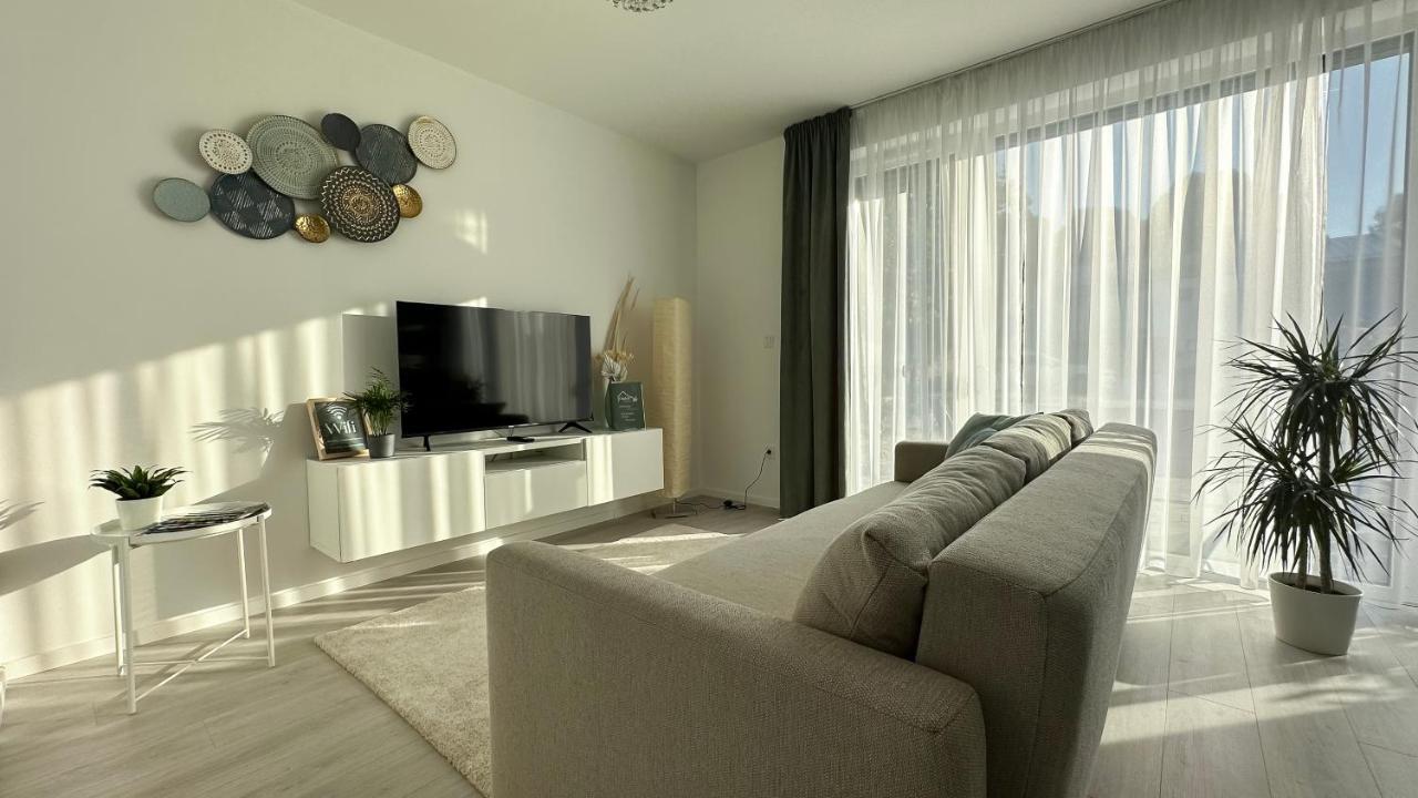 Linden Apartman 001 - Adults Only Mosonmagyaróvár Buitenkant foto