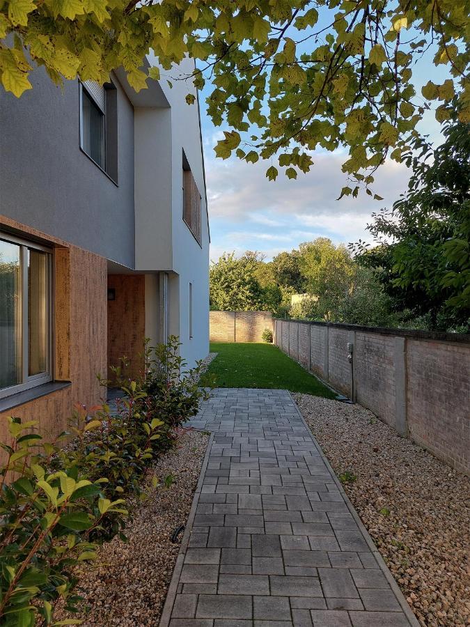 Linden Apartman 001 - Adults Only Mosonmagyaróvár Buitenkant foto