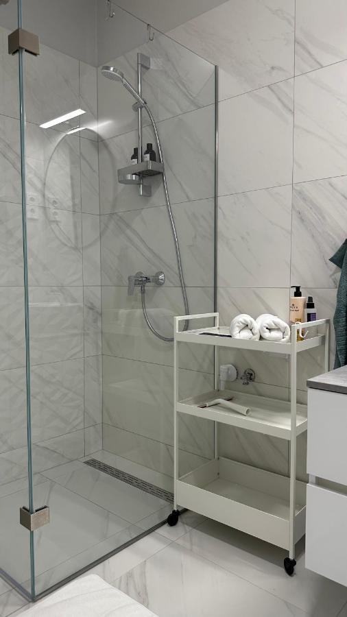 Linden Apartman 001 - Adults Only Mosonmagyaróvár Buitenkant foto